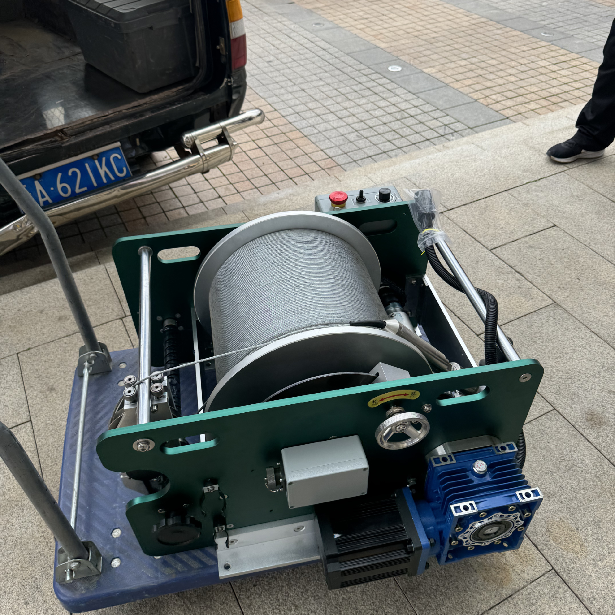 The W-2000A Dual-Speed Non-Magnetic Alloy Winch System (2000m capacity) has been successfully delivered for a mineral exploration project.